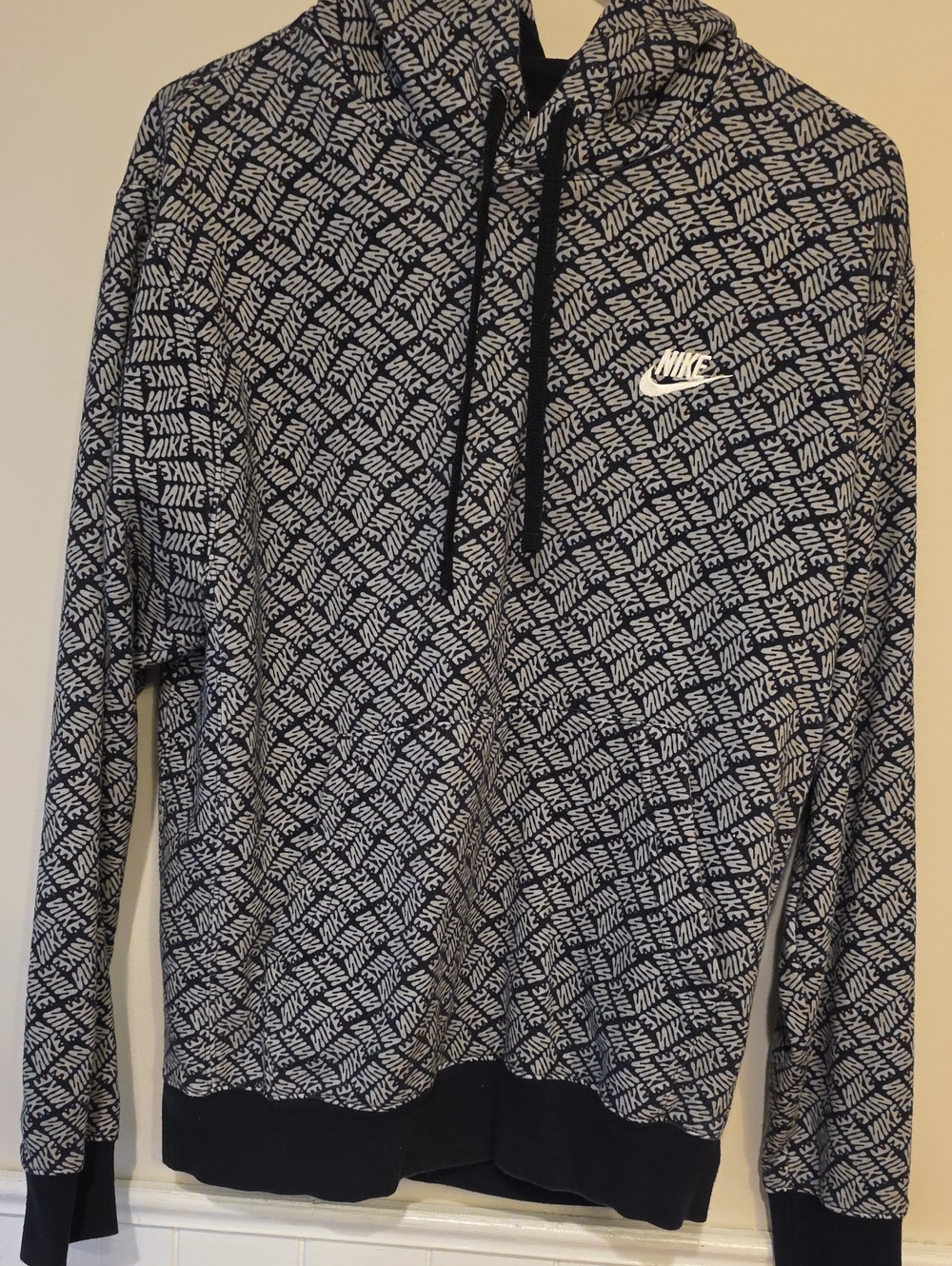 Nike Men's Black & White Logo Repeat Hoodie